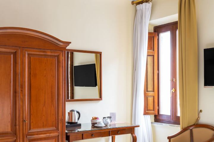 Room 32 of 78