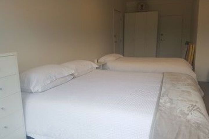Room 4 of 16