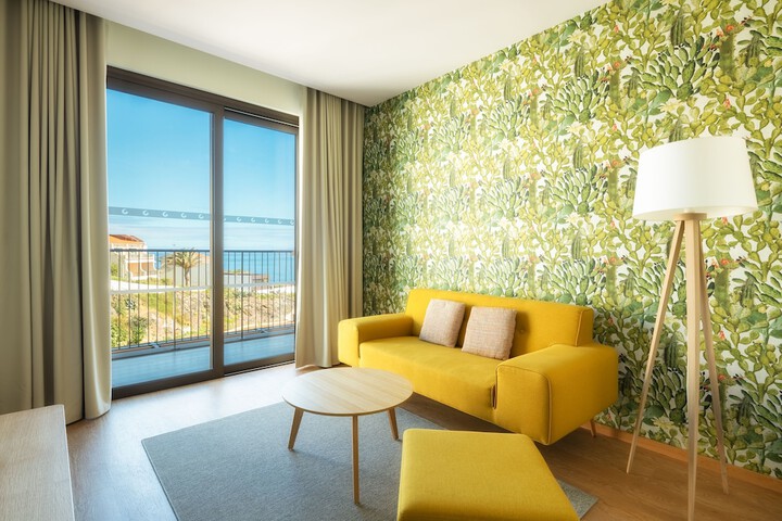 Room 27 of 60