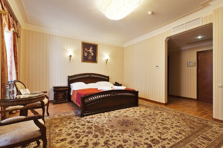 Room 9 of 37