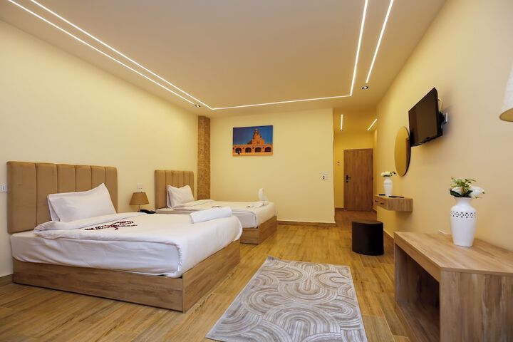 Room 12 of 177