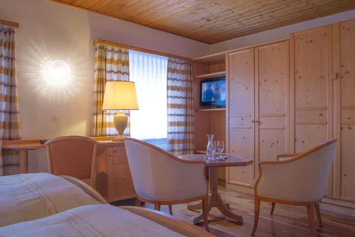 Room 3 of 43