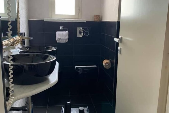 Room 62 of 79