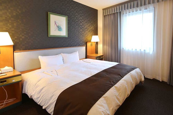Room 16 of 28