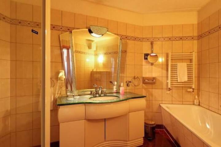 Room 21 of 31