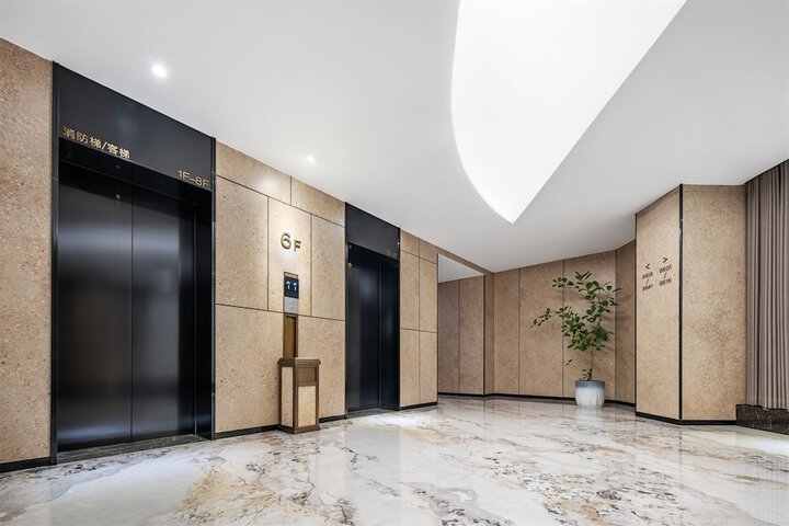 Hotel 44 of 61