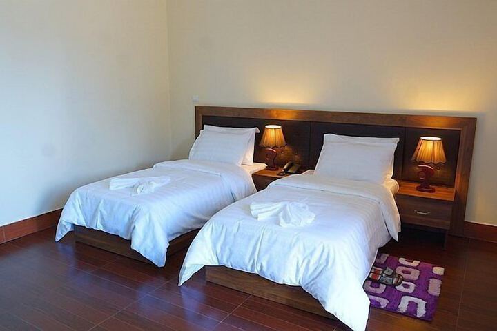 Room 4 of 7