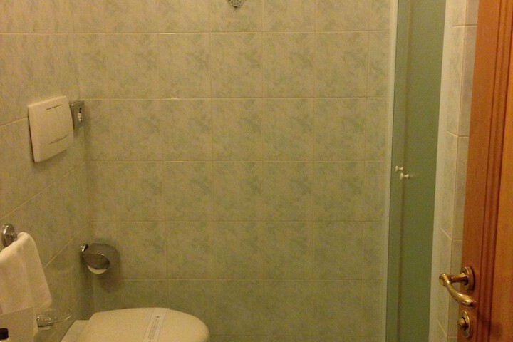 Room 74 of 142