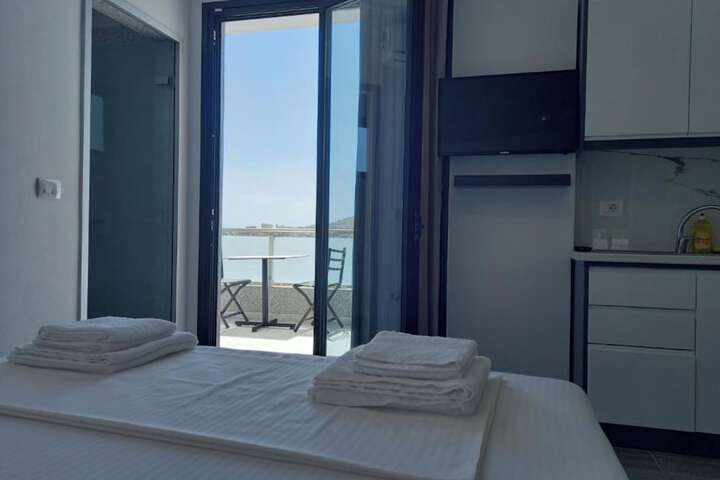 Room 25 of 165