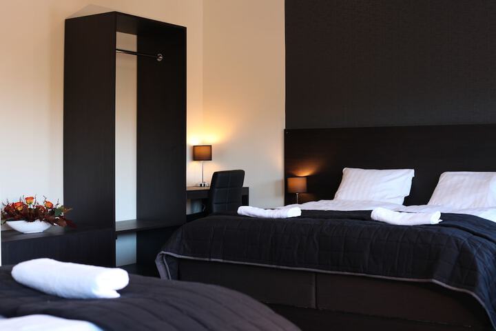Room 13 of 34
