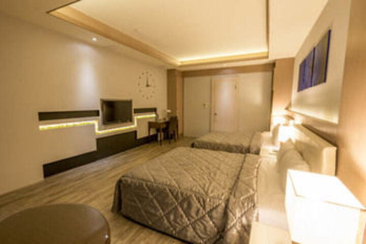 Room 48 of 84