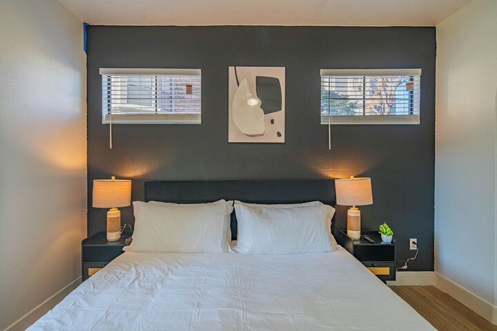 Room 6 of 193