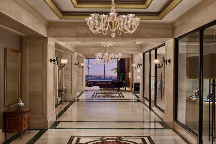 Entrance & Lobby