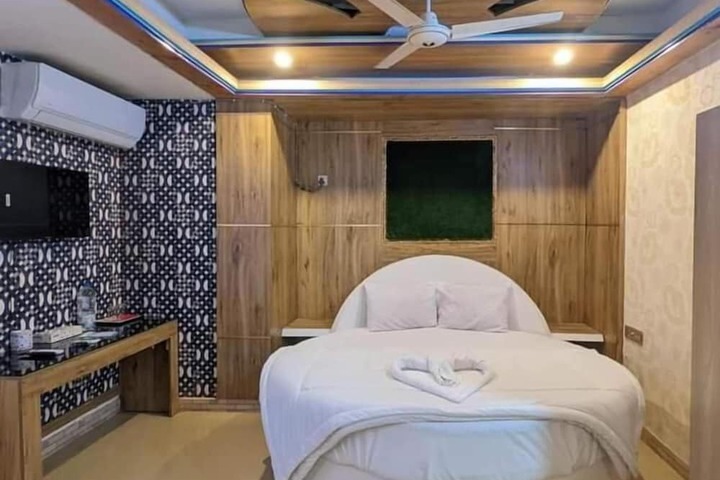 Room 6 of 22