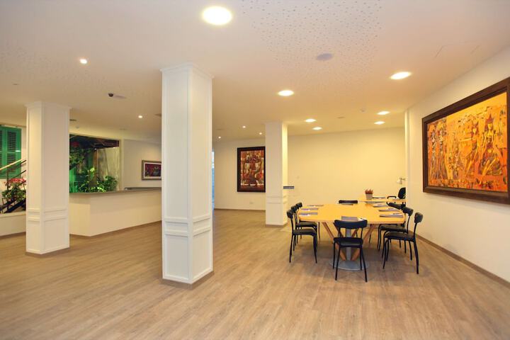 Business Center 52 of 75
