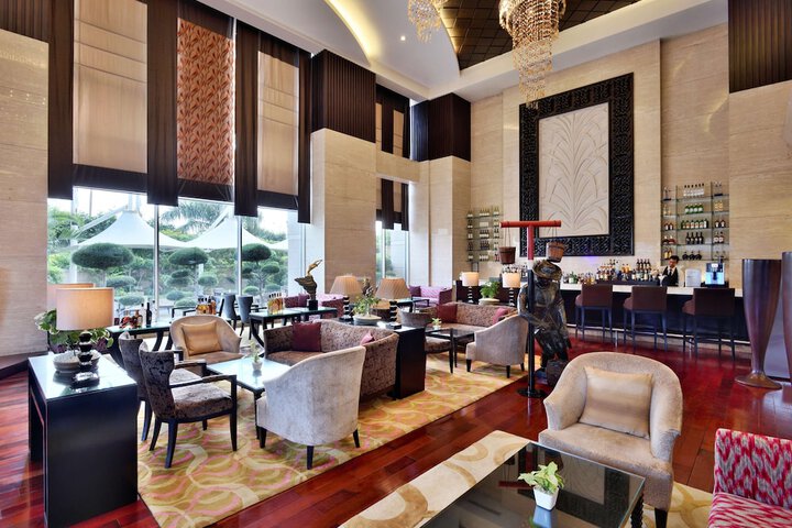 Lounge 90 of 107