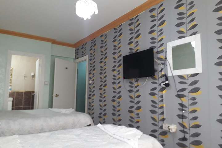 Room 6 of 11