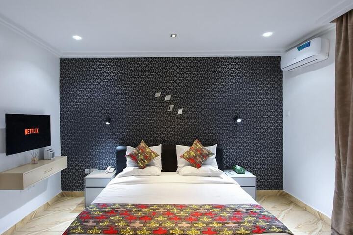 Room 12 of 37