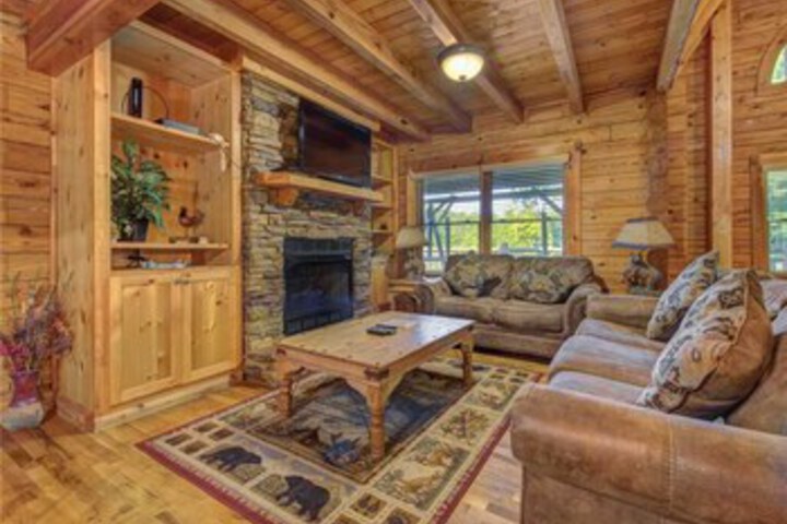Natures Paradise 4 Bedroom, Hot Tub, Fireplace, Sleeps 14 in Sevierville, TN