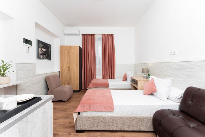Room 32 of 175