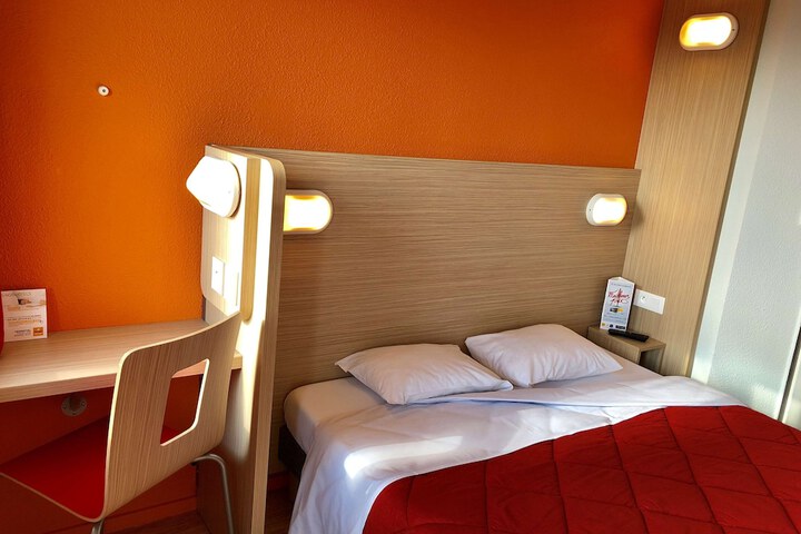 Room 10 of 49