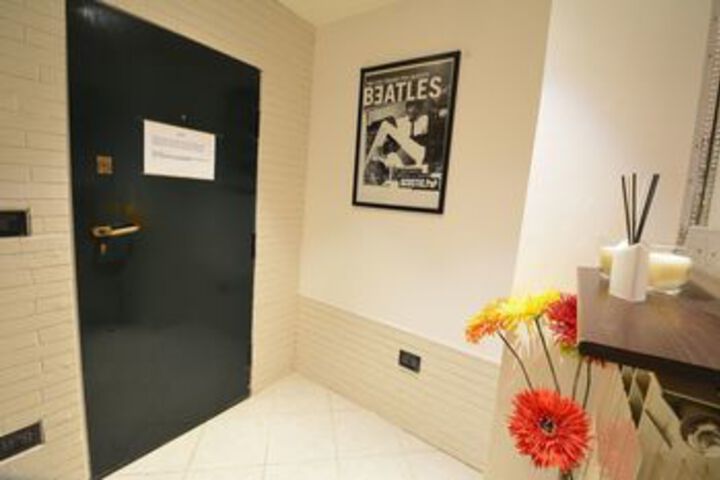Room 13 of 23