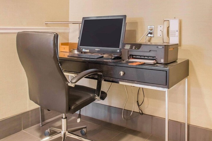 Business Center 36 of 39