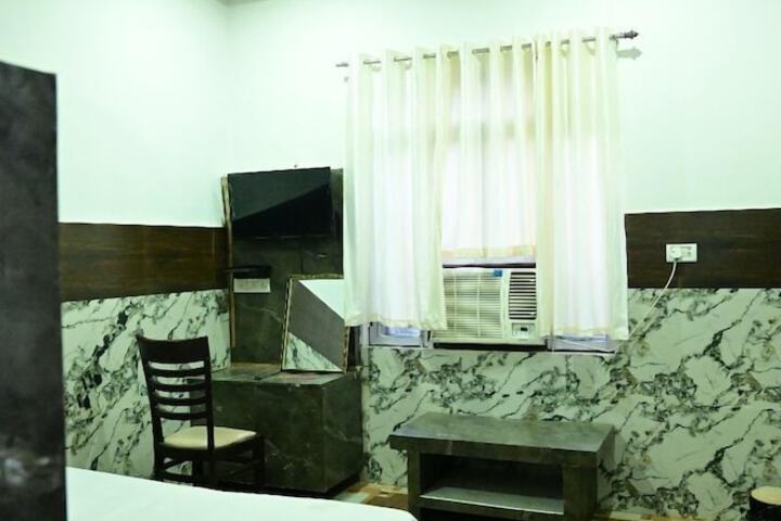 Room 11 of 21