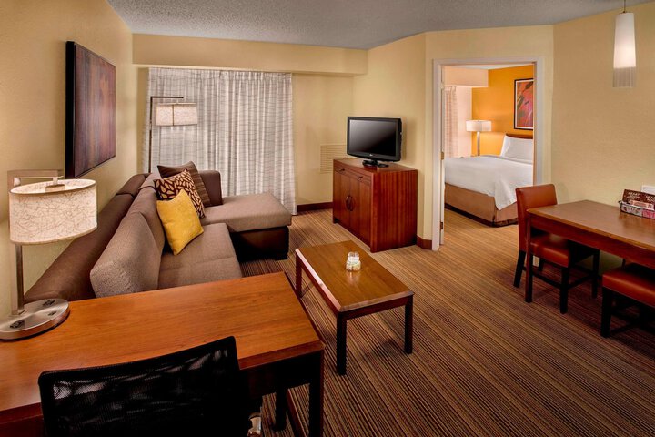 Hearing Accessible 1 Bedroom Suite Queen (9 of 12)