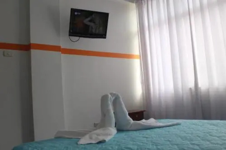 Room 5 of 8