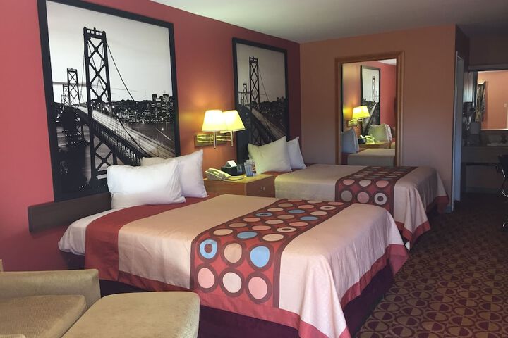 Room 9 of 33