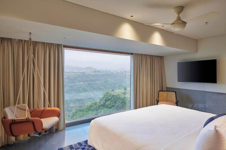 Room 28 of 71