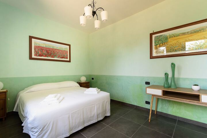 Room 2 of 82