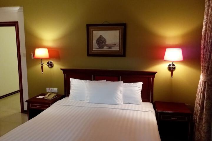 Room 18 of 53