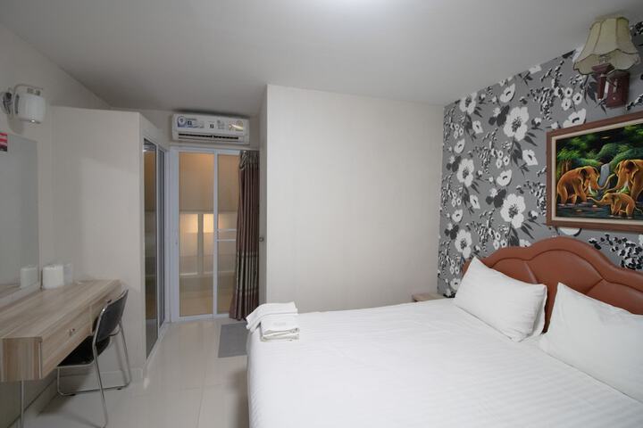 Room 6 of 31