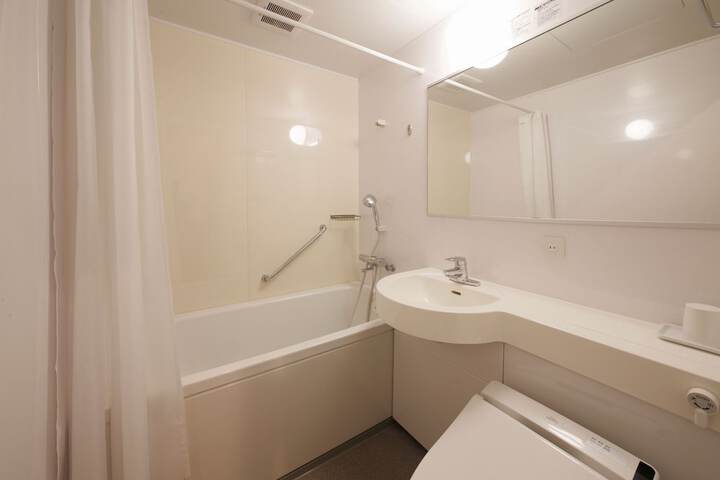 Room 6 of 14