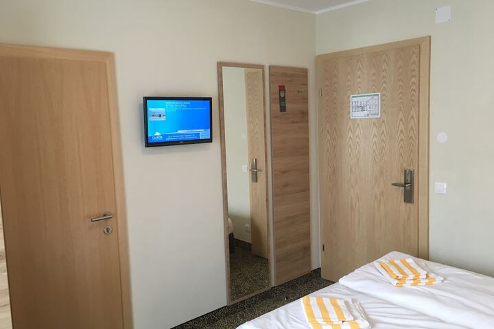 Room 12 of 141