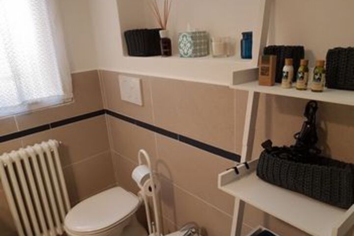 Room 6 of 13
