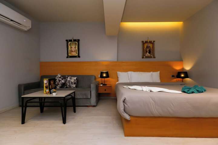 Room 44 of 227
