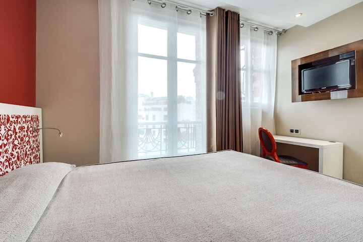 Room 14 of 42