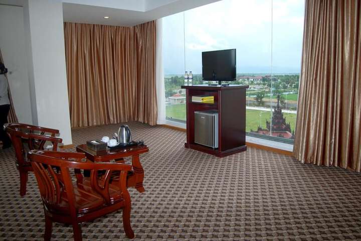 Room 12 of 28