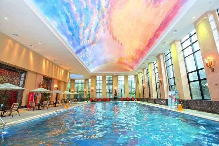 Hotel Pool