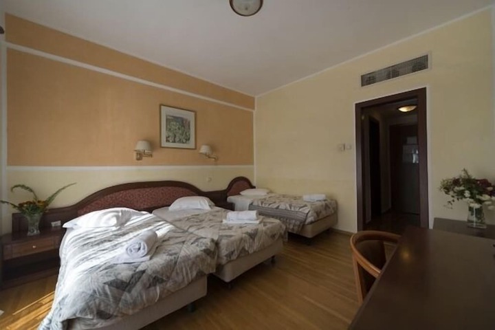 Room 19 of 34