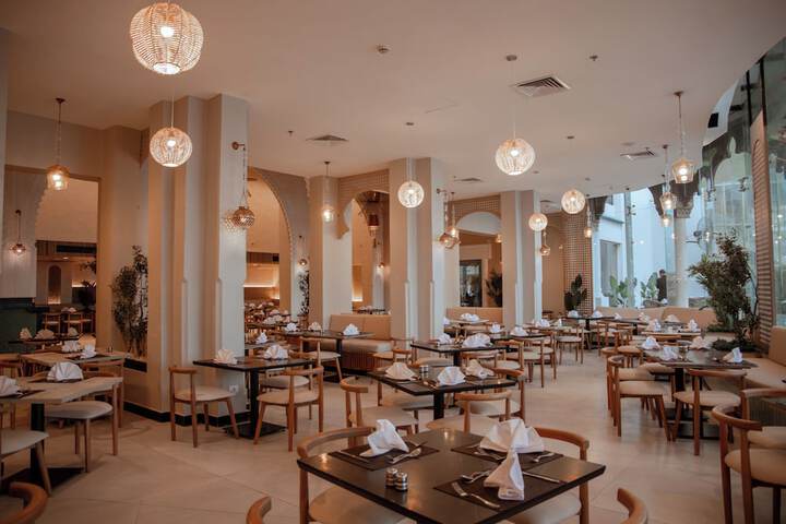 Dining 123 of 140