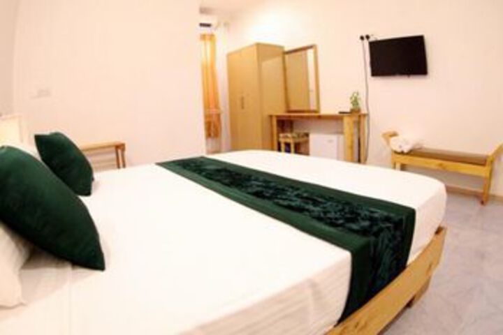 Room 13 of 26