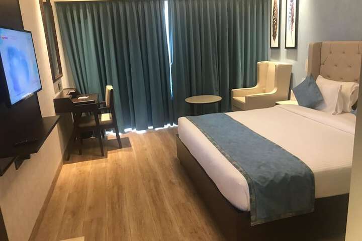 Room 5 of 37