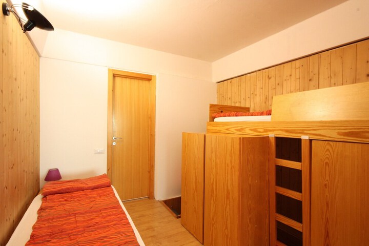 Room 13 of 74