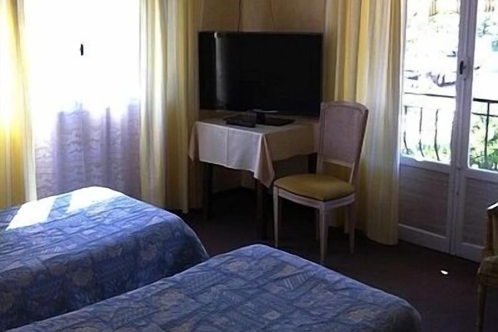 Room 10 of 48