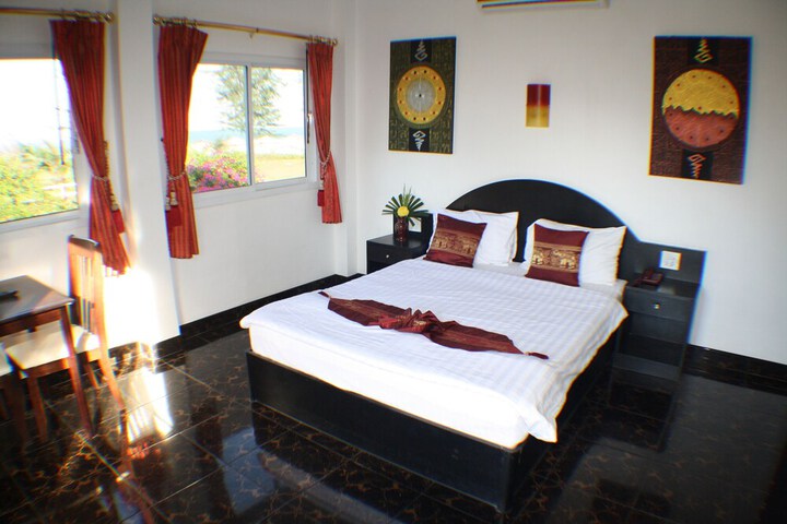 Room 15 of 159