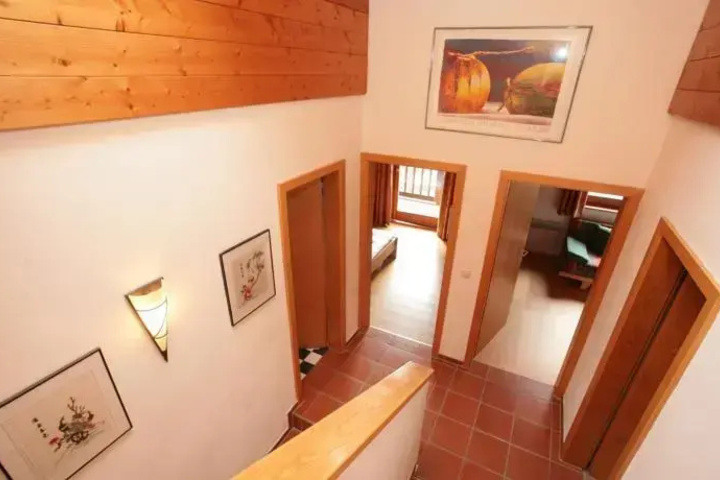 Room 9 of 16